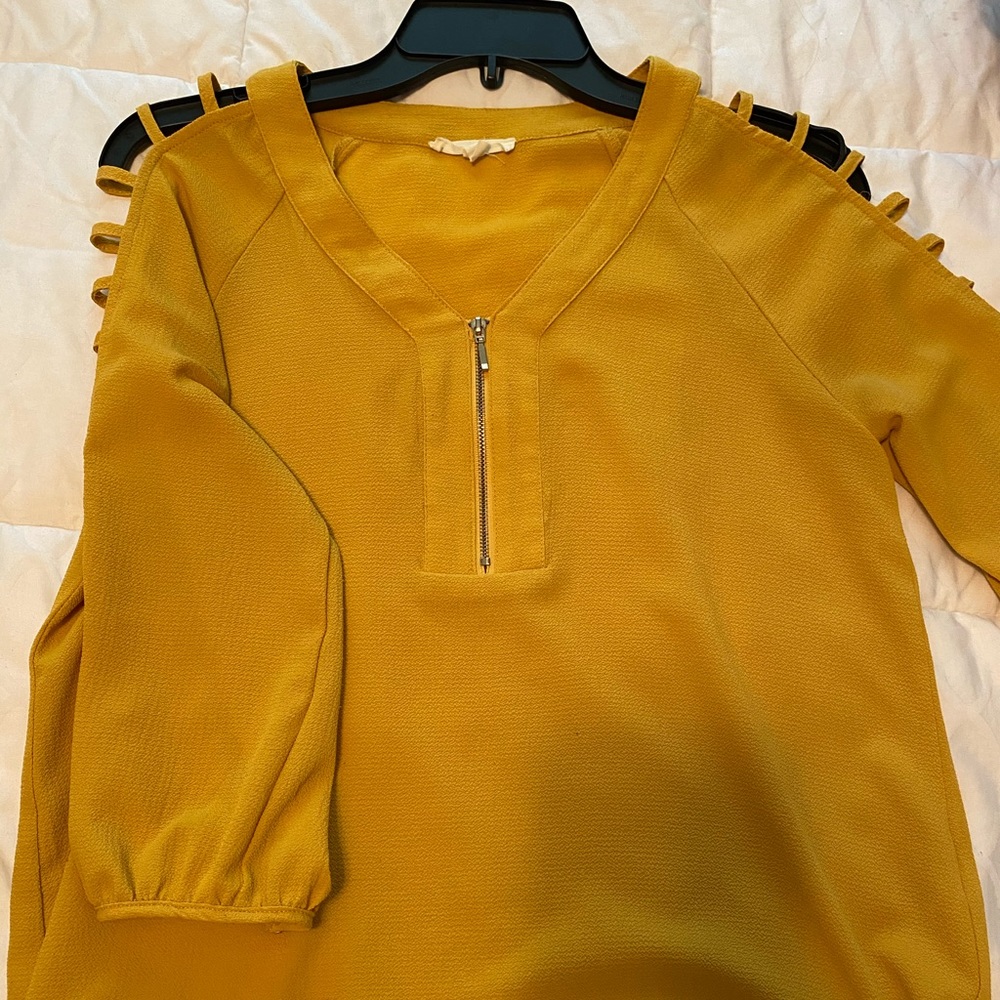 Mustard top with cute sleeves